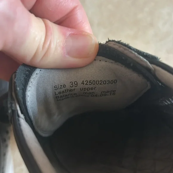 Dansko leather tennis shoes in GUC - Picture 4 of 7